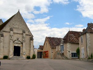Façade du musée de Martizay, sur la place de l'église