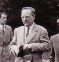 Jean-Louis Soubrier lors d'une visite à Alésia vers 1950